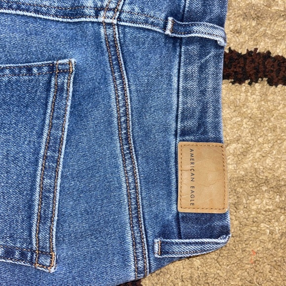 American eagle stretch distressed curvy mom jeans size 6 - Picture 10 of 11